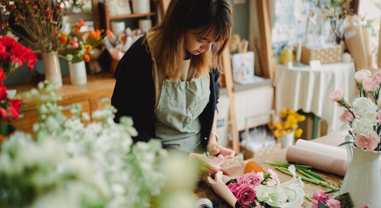 Ưu tiên chọn hoa có phần thân và lá còn tươi